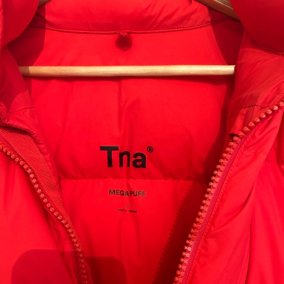 Aritzia TNA red oversized goose down megapuff puffer jacket - Picture 3 of 10